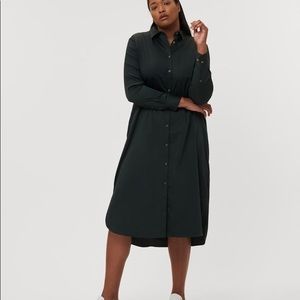 Universal Standard Georgia Shirt Dress in Emerald